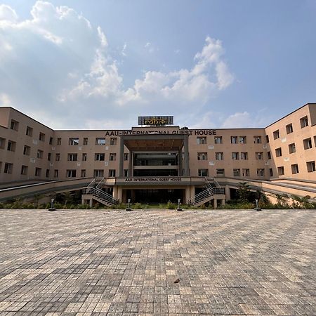 Отель Rohika Aau-Igh Гувахати Экстерьер фото