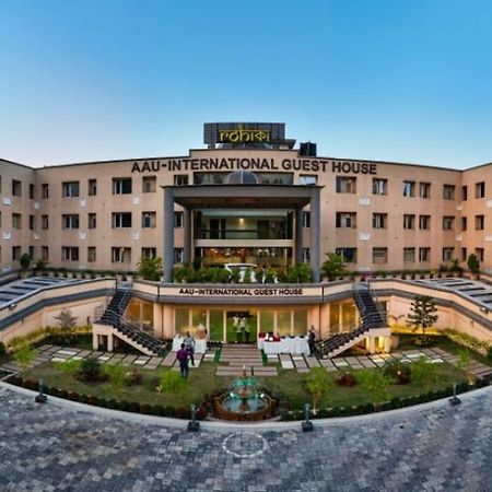 Отель Rohika Aau-Igh Гувахати Экстерьер фото